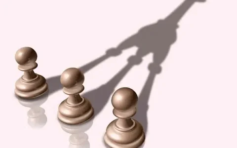 Three pawns casting the shadow of a king, symbolising strategic succession and trustee replacement in SMSFs