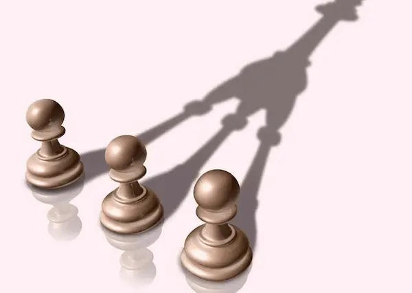 Three pawns casting the shadow of a king, symbolising strategic succession and trustee replacement in SMSFs